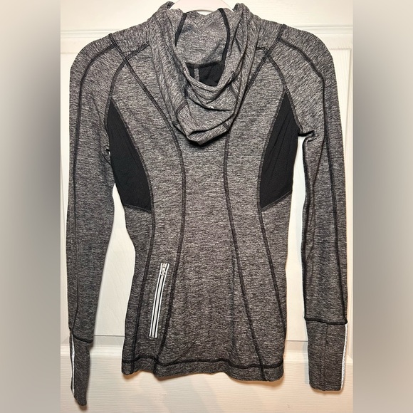 🍋Lululemon Run: Back On Track Pullover- Heathered Black/ Size 2 - Picture 8 of 13